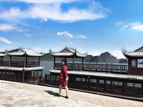 Cầu huyền thoại sống ảo cho giới trẻ tại chùa Tam Chúc