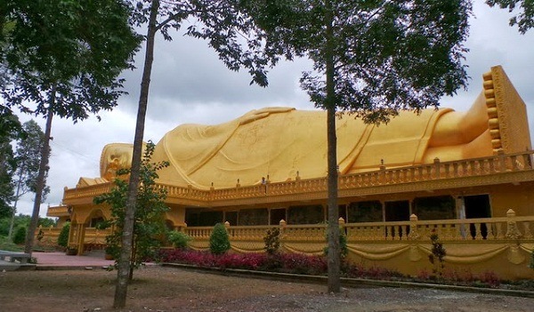 Tượng Phật nhập niết bàn dài 54m