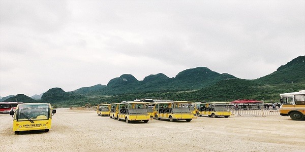 Xe điện đưa đón miễn phí tại chùa Tam Chúc