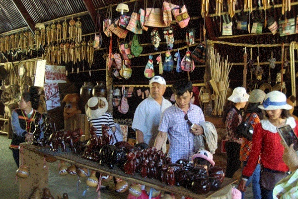 Chợ Chồm Hổm làng cù lần